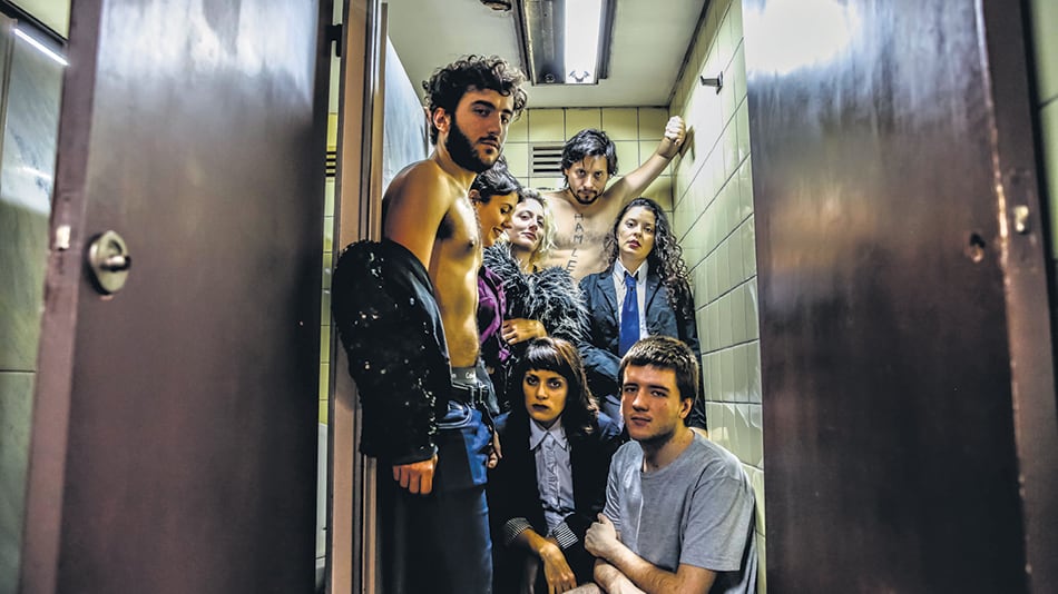 38 SM, que fue ensayada en sólo dos meses, es una producción conjunta entre Francia, Suiza y Argentina.