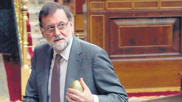 Rajoy acusó de “chantajista” al líder socialista Sánchez.