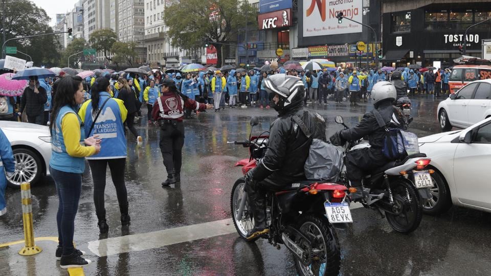 Los agentes de tránsito protestaron por la muerte de Cynthia Choque y las condiciones de trabajo.