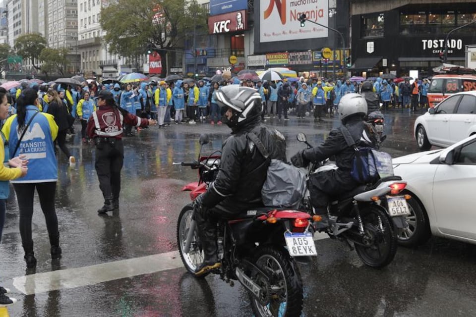 Los agentes de tránsito protestaron por la muerte de Cynthia Choque y las condiciones de trabajo.