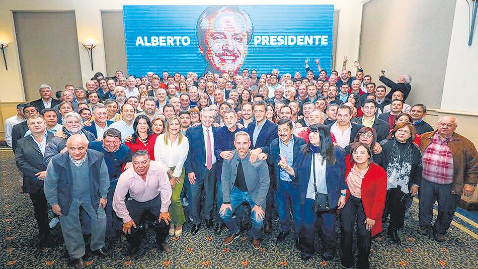 Alberto Fernández se reunió con dirigentes del peronismo cordobés que apoyan su candidatura. 