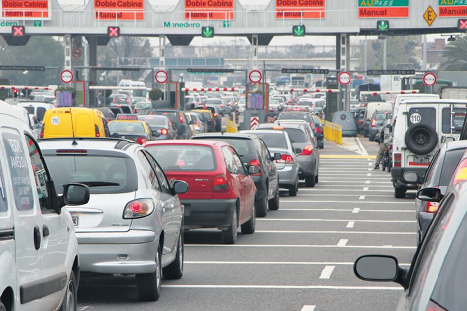 El costo del peaje para una persona que usa el auto para ir al trabajo se redujo ahora de 2200 a 1544 pesos mensuales.
