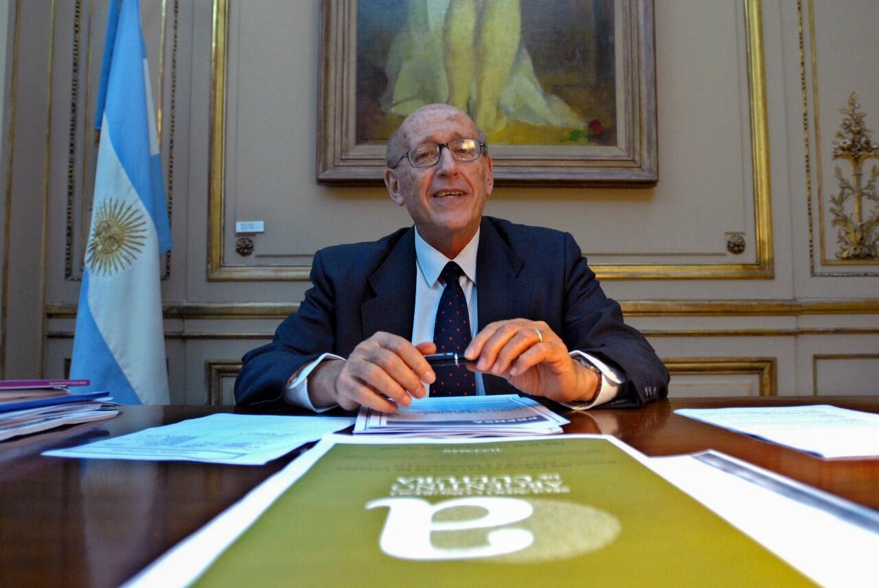 Nun fue Secretario de Cultura en las presidencias de Néstor y Cristina, de quienes terminó distanciado.