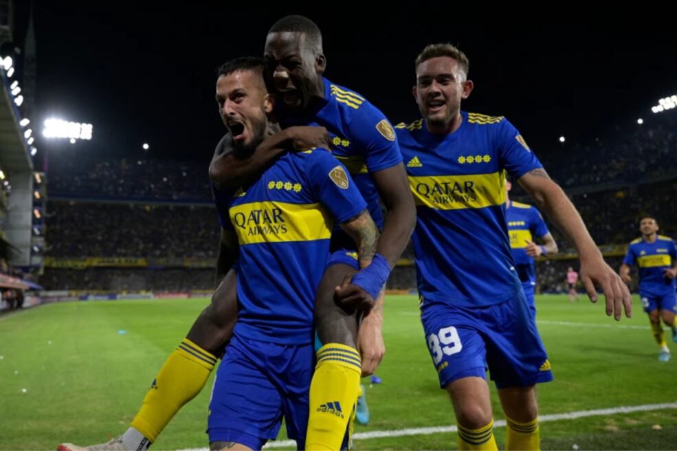 Darío Benedetto tras marcar el 2 a 0 ante Always Ready por la cuarta fecha del grupo E.