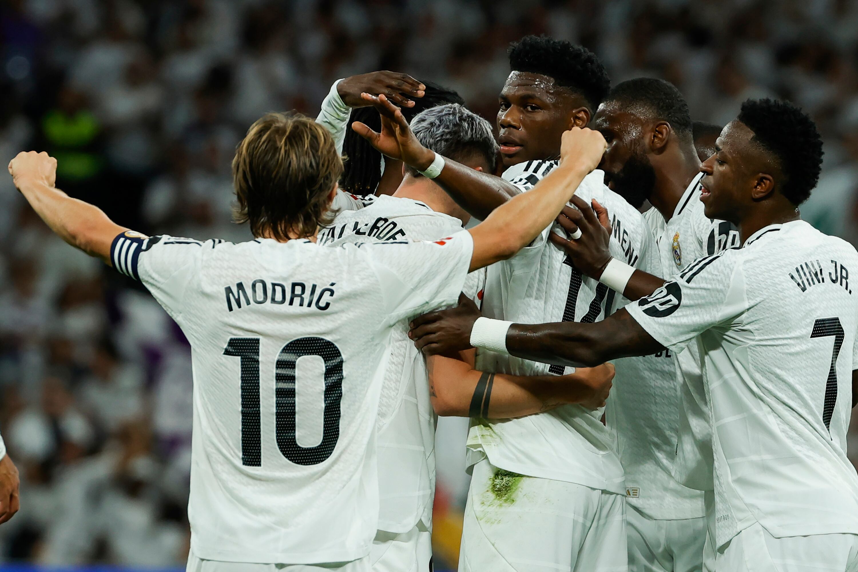 El Merengue celebra la victoria ante su gente