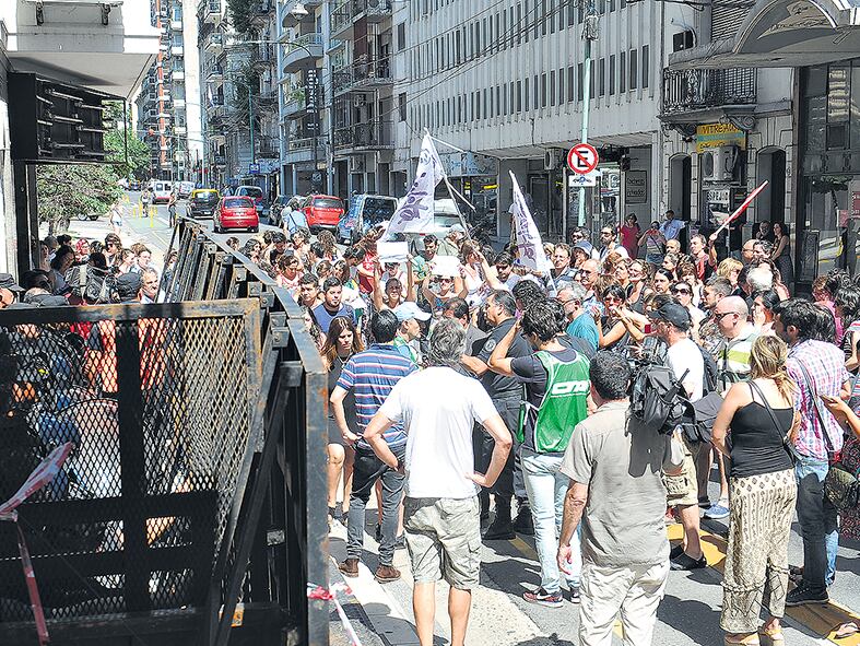 En diciembre Bullrich trató de despedir a 2200 tutores de posgrado, pero tuvo que dar marcha atrás.