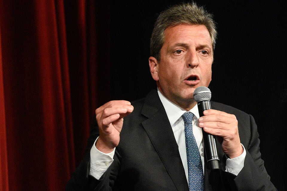El crédito "no financió ni una sola escuela ni una ruta", dijo Massa.