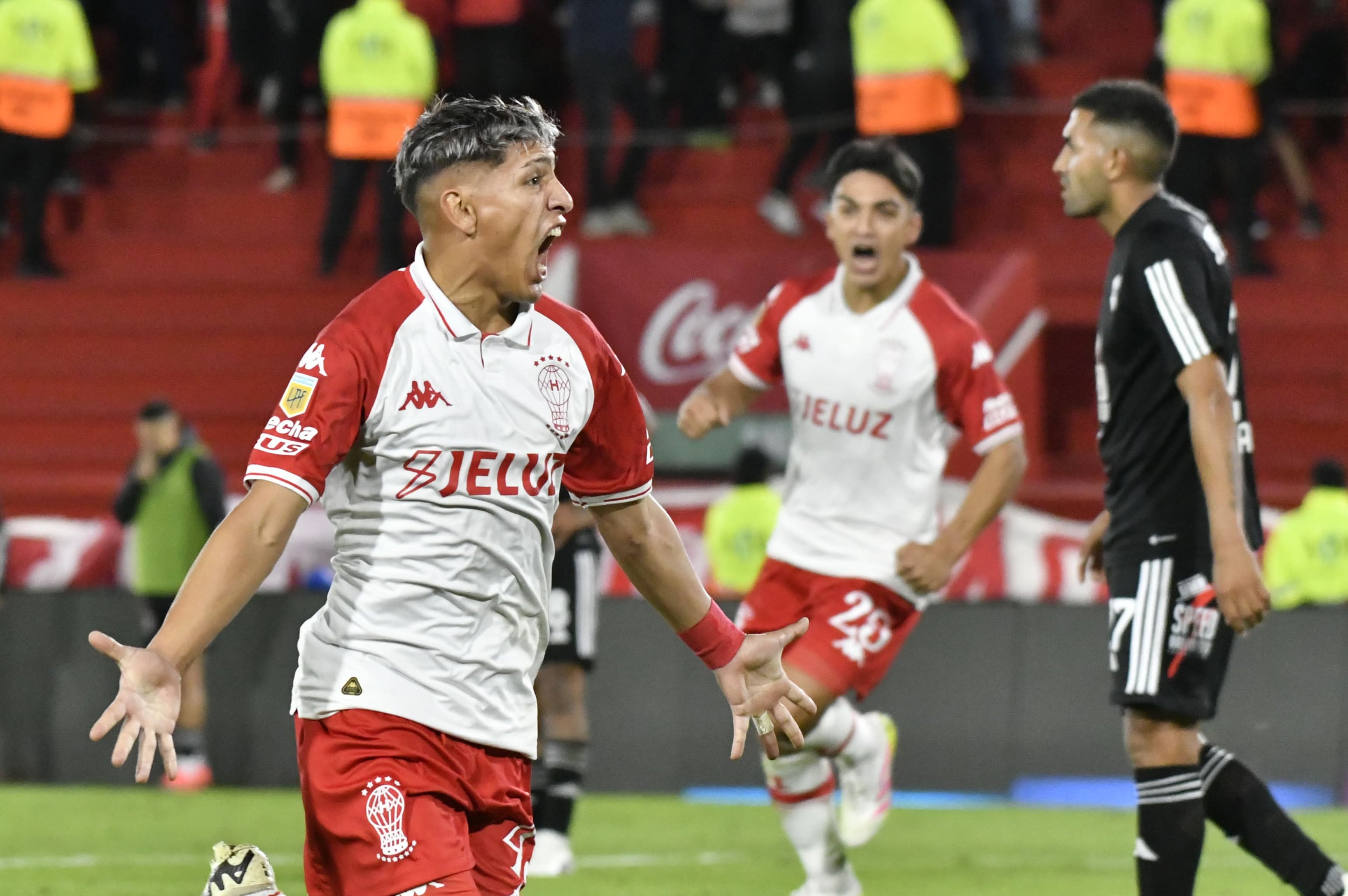 Eric Ramírez aprovechó un par de errores y se llevó un doblete.