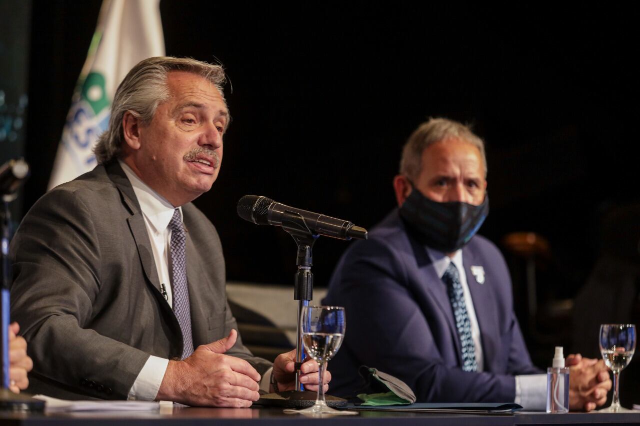 El presidente Alberto Fernández junto al titular de la Bancaria, Sergio Palazzo.