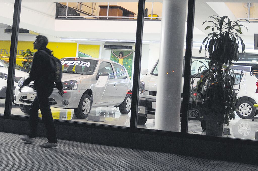 Los autos brasileños ganan espacio en las vidrieras y en las ventas, con precios promocionales.