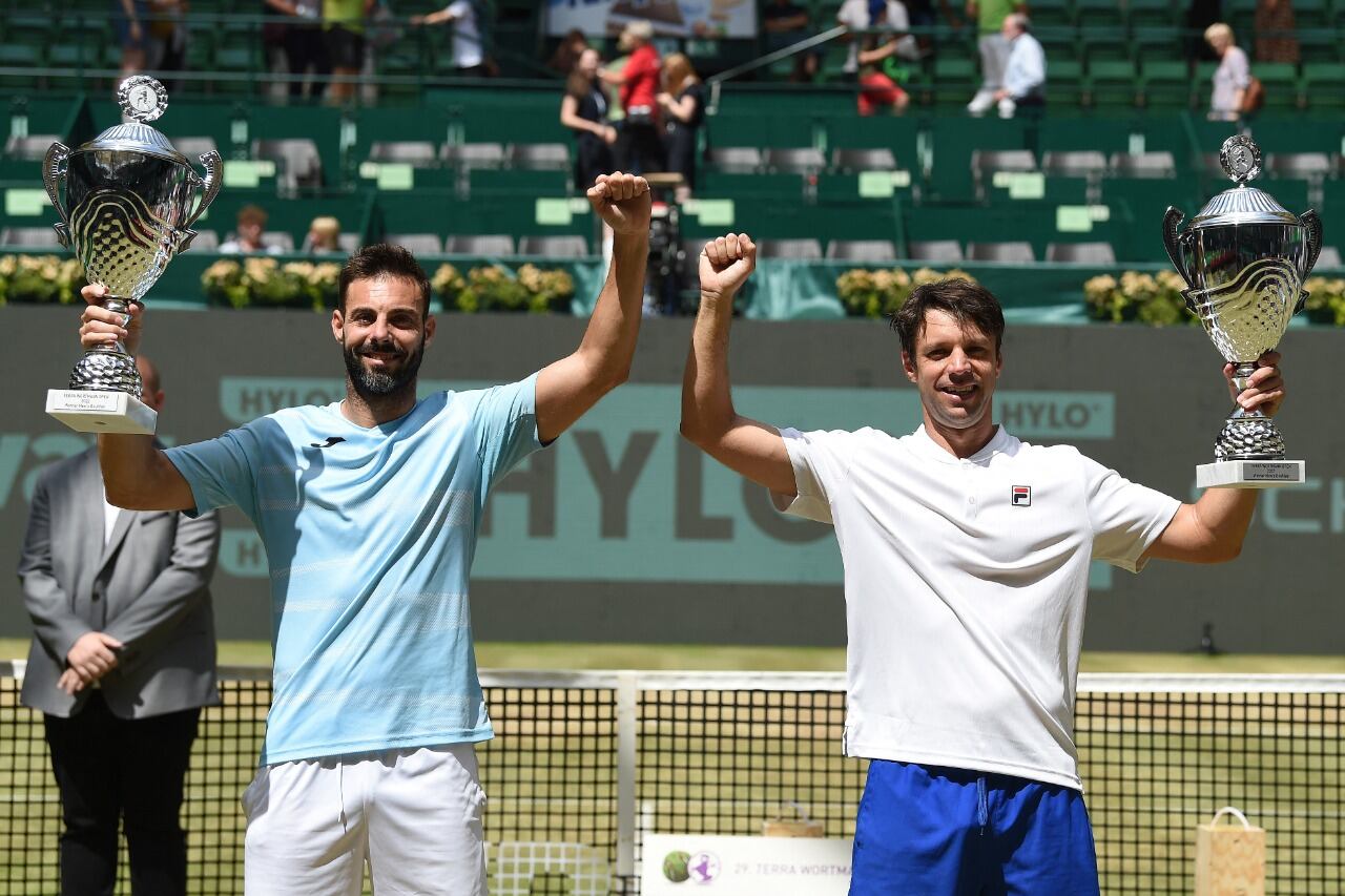 Zeballos (izquierda) junto a su compañero