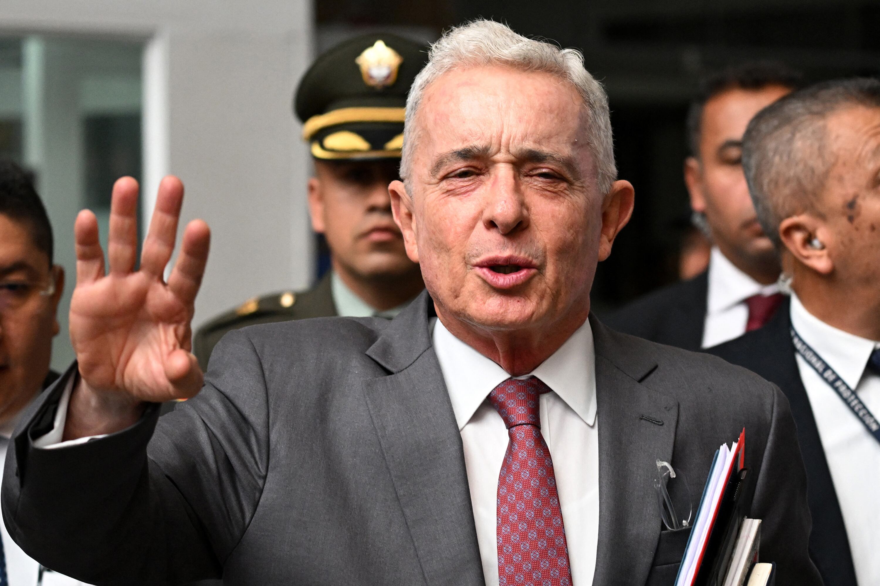 Uribe es el primer exmandatario condenado y privado de la libertad en la historia de Colombia