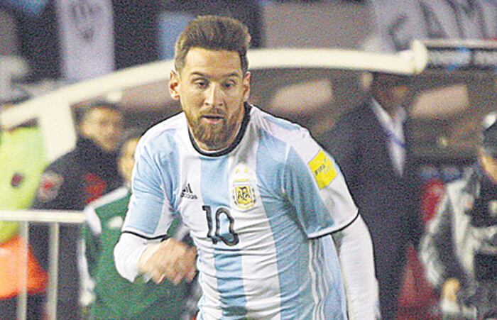 Messi, el ídolo al que muchos invocan en Twitter de cara al partido con Ecuador.