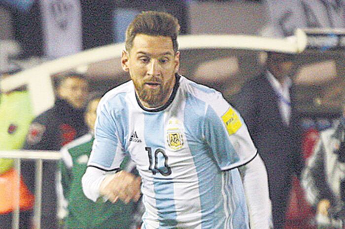 Messi, el ídolo al que muchos invocan en Twitter de cara al partido con Ecuador.