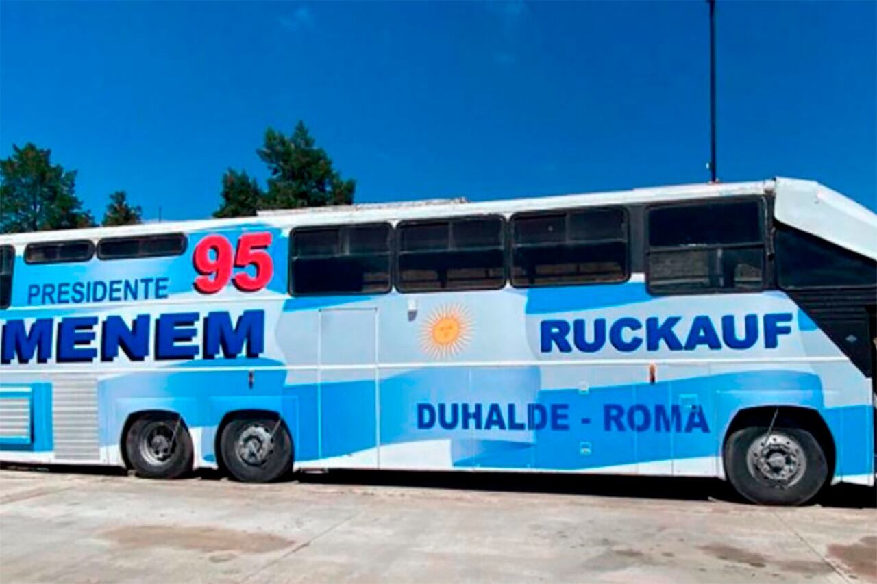 El menemóvil, en su última campaña, en 1995. 