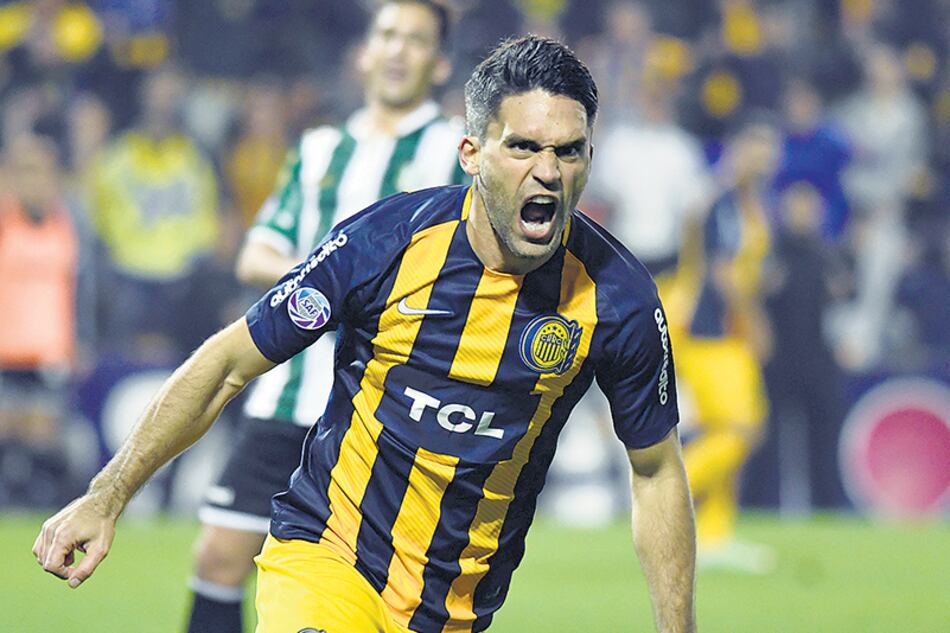 Matías Caruzzo festeja el gol de la victoria, a los 54.