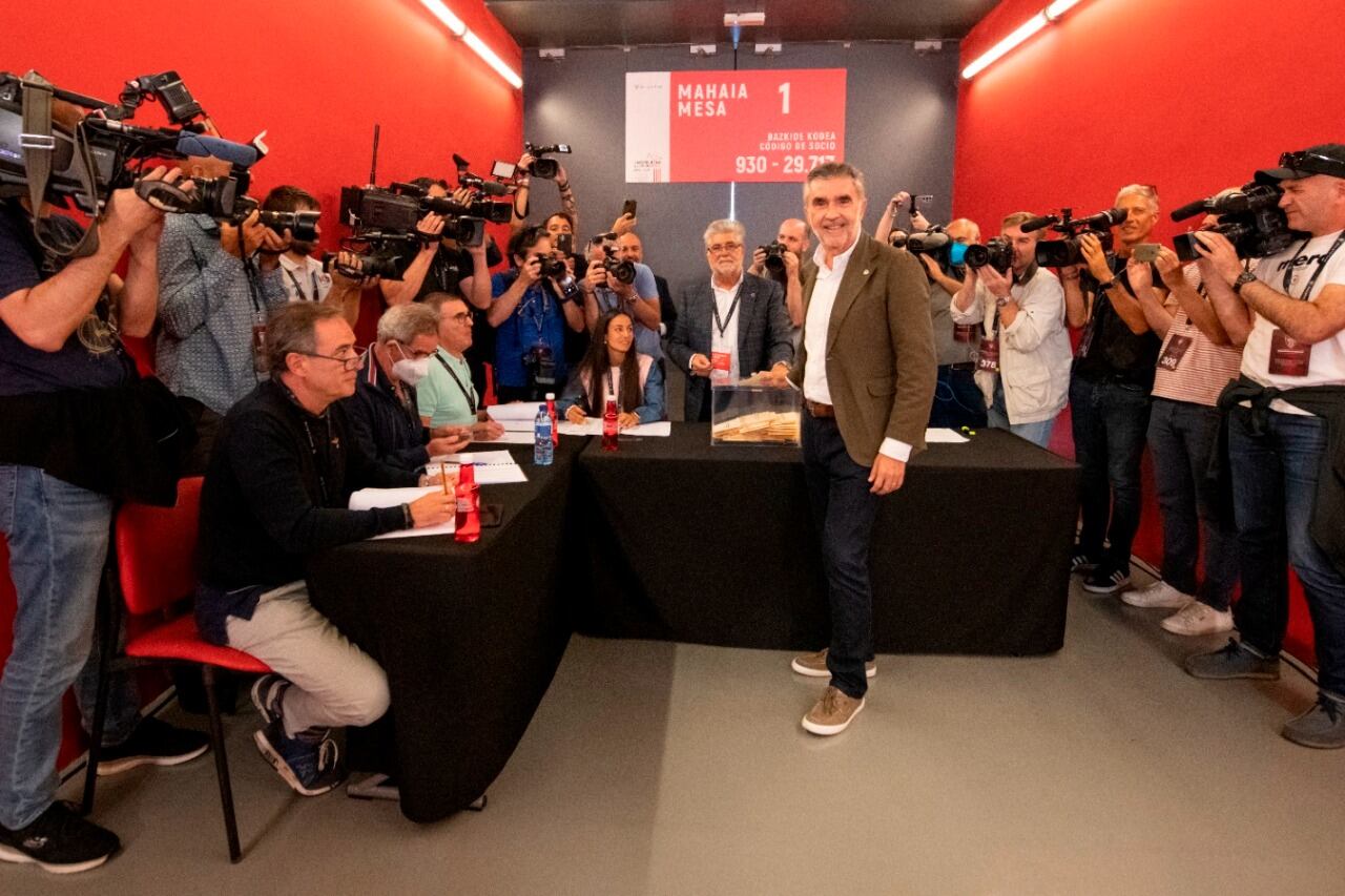 El resultado de las elecciones postergaron el segundo ciclo del "Loco" en Bilbao