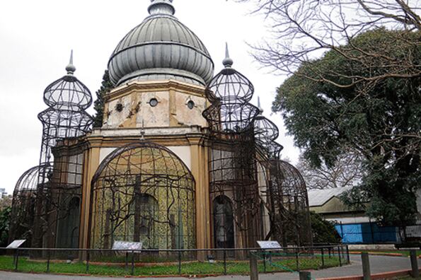 Los edificios históricos que alberga el ex Zoo porteño serán privatizados para su explotación comercial.