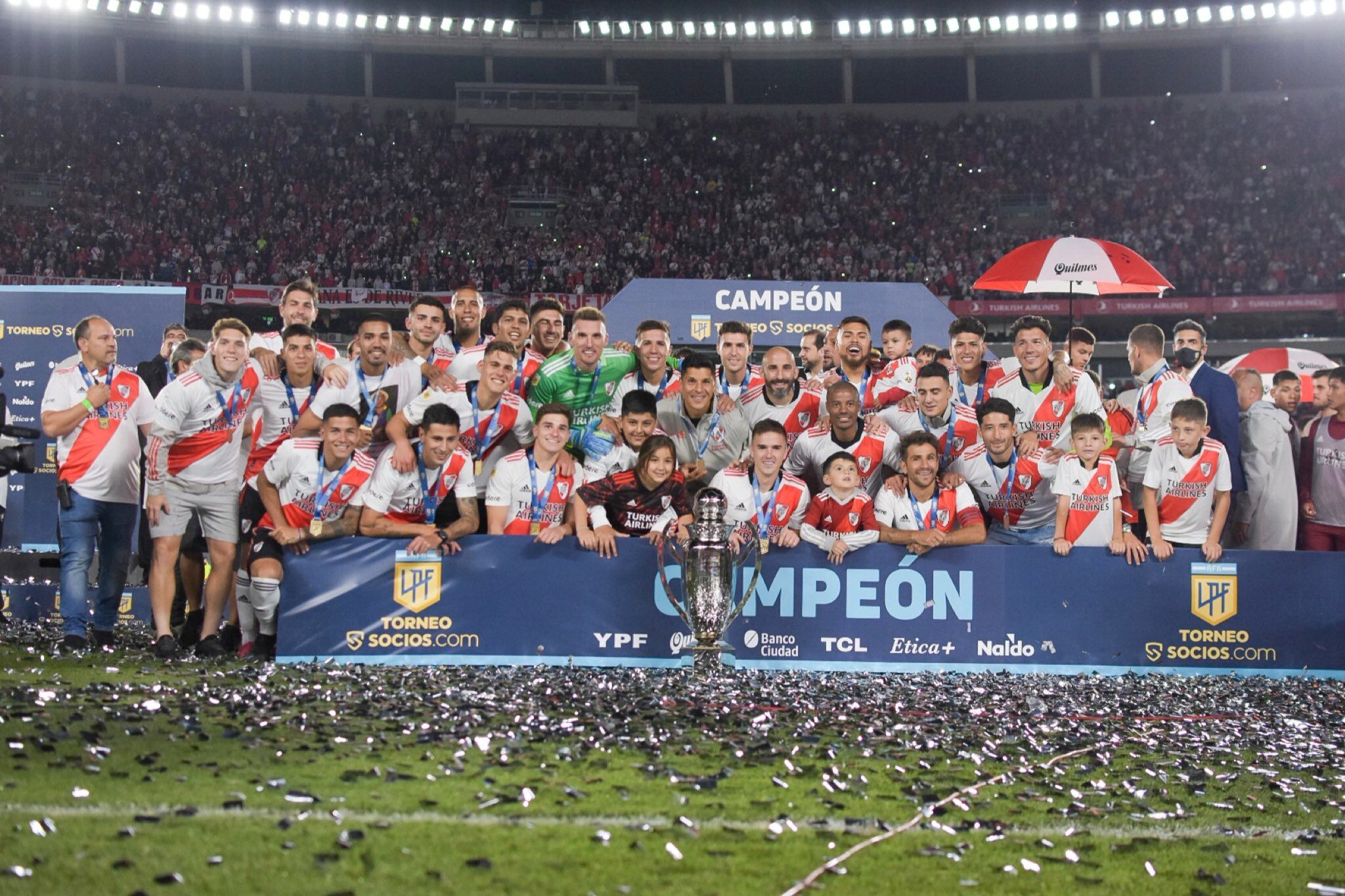 En 2021, River salió campeón y el mismo día le entregaron el título (Foto: Liga Profesional de Fútbol).