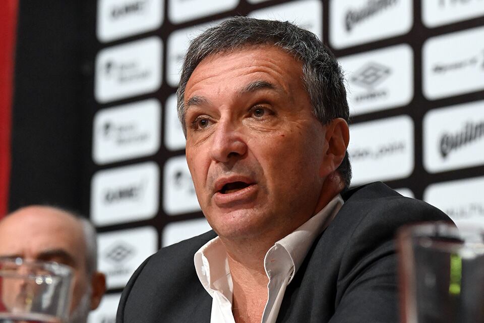 Ignacio Astore decidió desvincular al técnico antes de la Copa América, aunque cueste dinero.