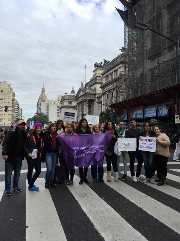 La Red Interdisciplinaria de Estudios de Género de la UNTREF, en la esquina del Congreso.