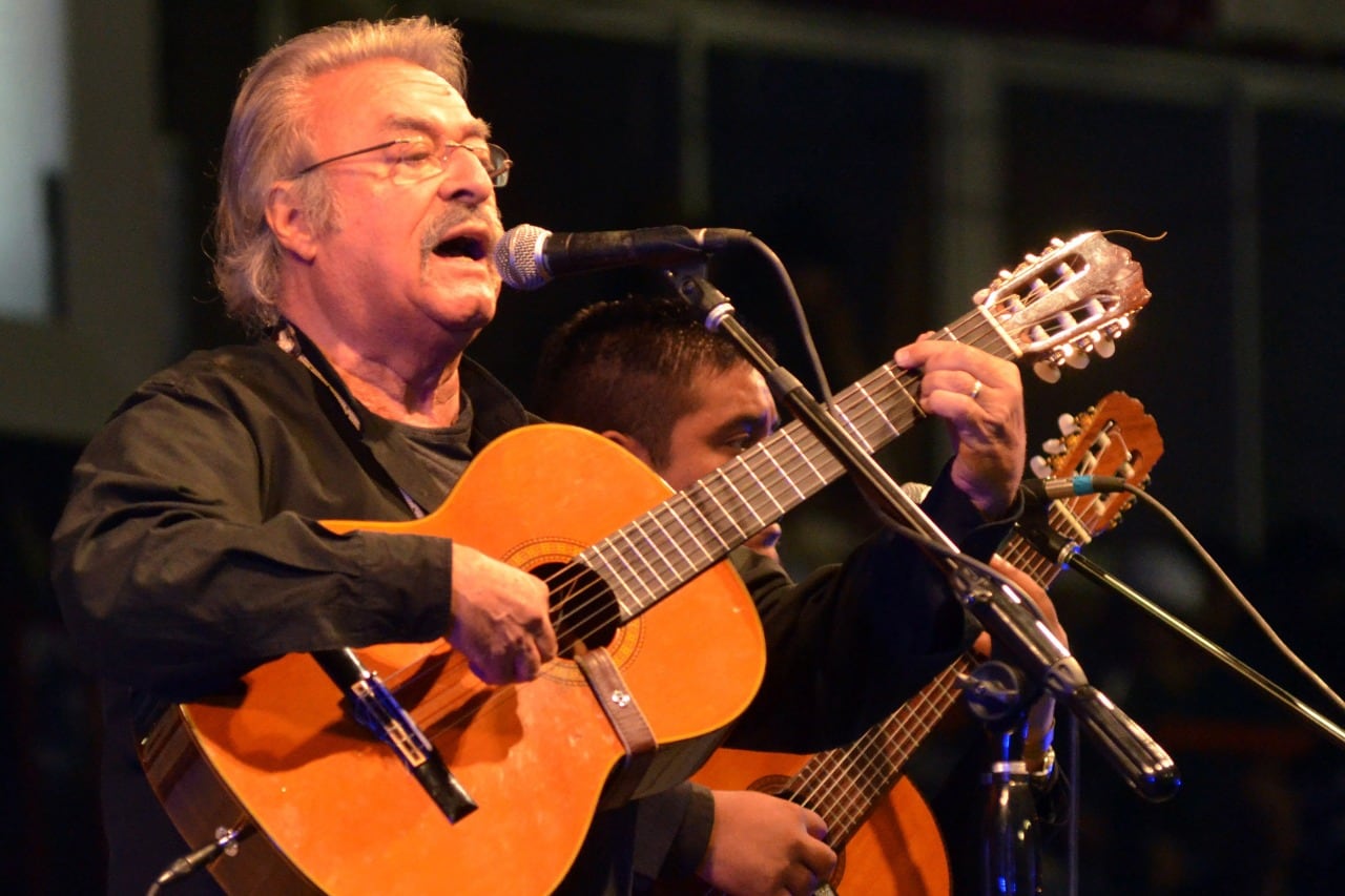 "Mercedes universalizó nuestras canciones", señala Isella en el disco.