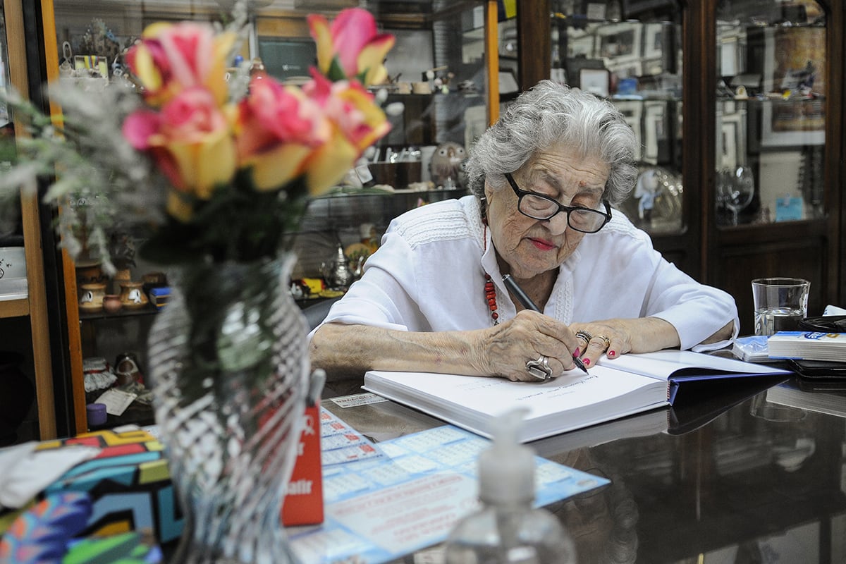 “El libro fue un destapar mi vida, un ponerla en fotos y en texto”, dice Hebe de Bonafini.