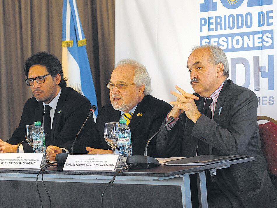El ministro Germán Garavano; el presidente de la CIDH, Francisco Equiguren, y el secretario de Cancillería, Pedro Villagra Delgado.
