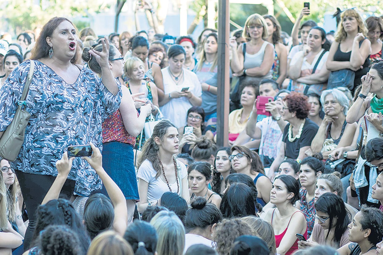 Una marcada presencia de jóvenes y un diálogo intergeneracional que combina experiencia y entusiasmo.
