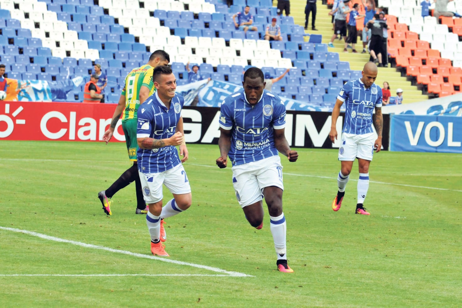 “Siempre quise llevarme la pelota en el fútbol argentino”, dijo el ecuatoriano Ayoví.