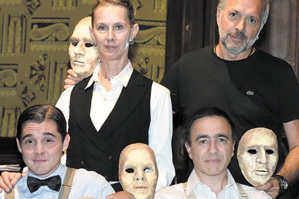 Enrique va los domingos en el Teatro de la Comedia.