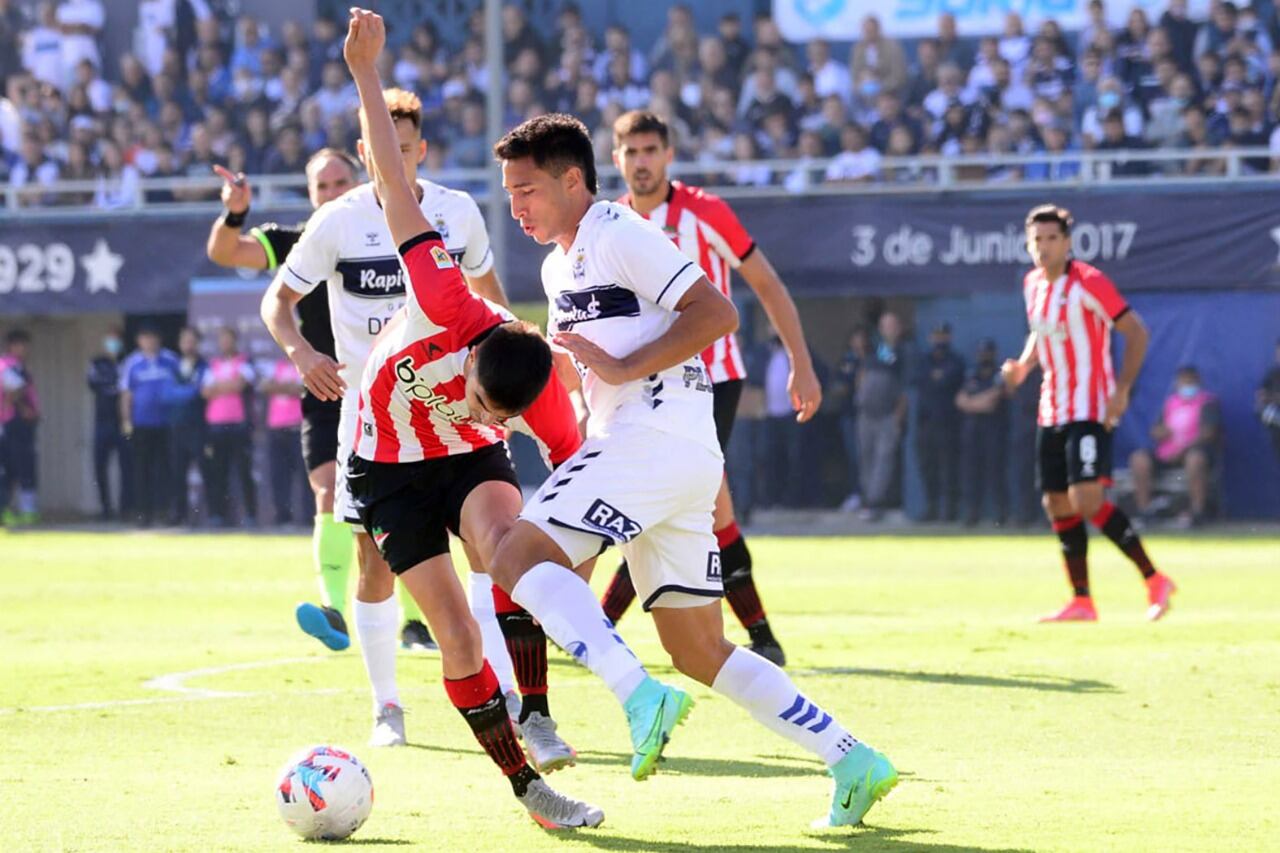 Estudiantes tenía todo listo para festejar, pero el fútbol probó una vez más ser imprevisible