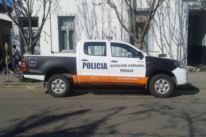 Brenda Rojas y el policía Boris Lulich.