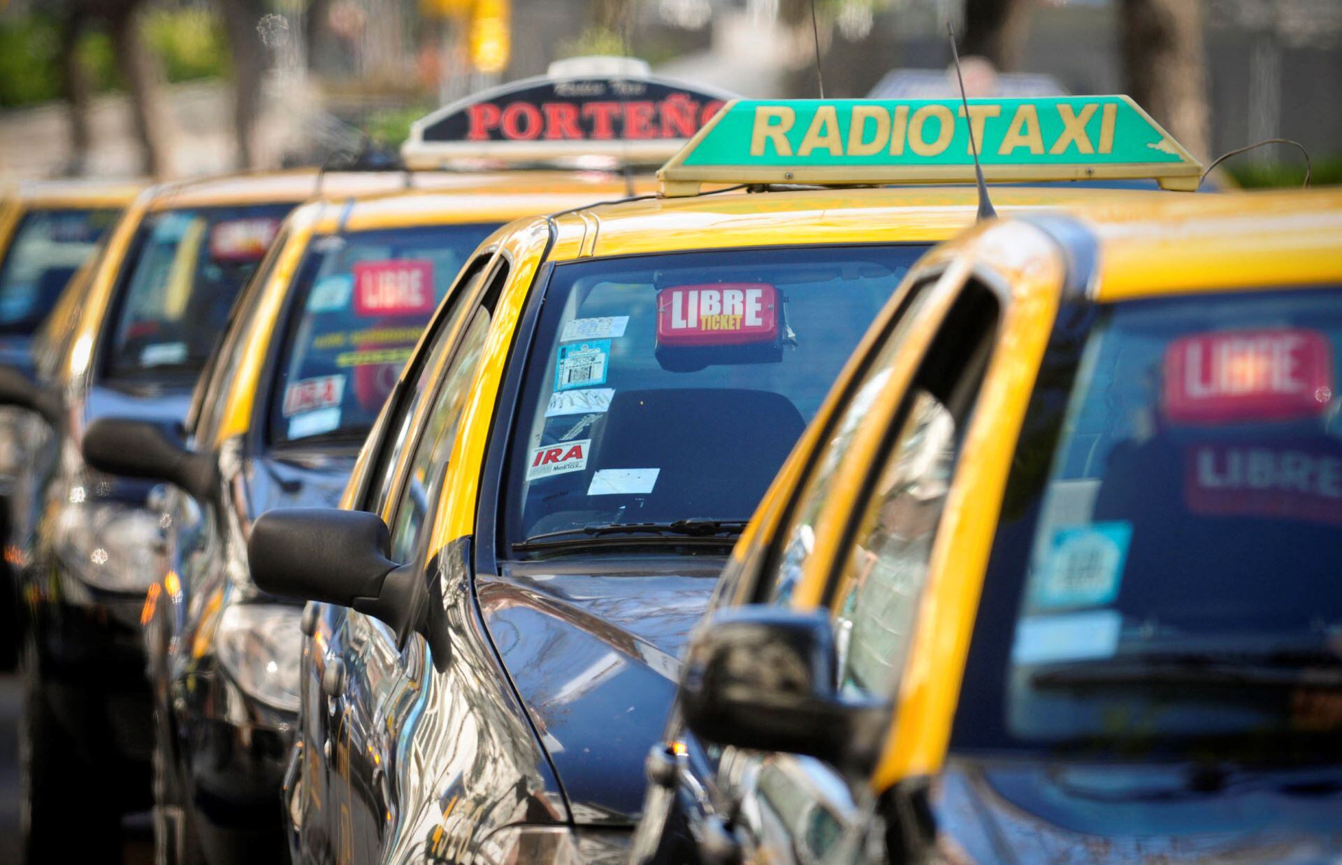 Desde hoy, la tarifa de taxis aumenta 20% y el valor de la ficha pasa a $43,80: ¿Cuánto saldrá un recorrido de más de 20 cuadras?