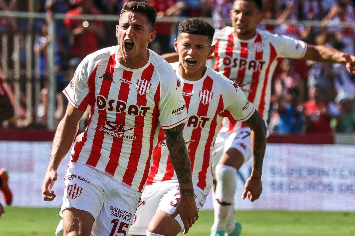 Gastón González festeja el gol del triunfo de Unión
