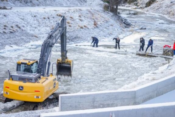El congelamiento de los ríos que abastecen a las plantas potabilizadores complican el abastecimiento. (Foto: Prensa Dirección Provincial de Obras y Servicios Sanitarios de TDF)
