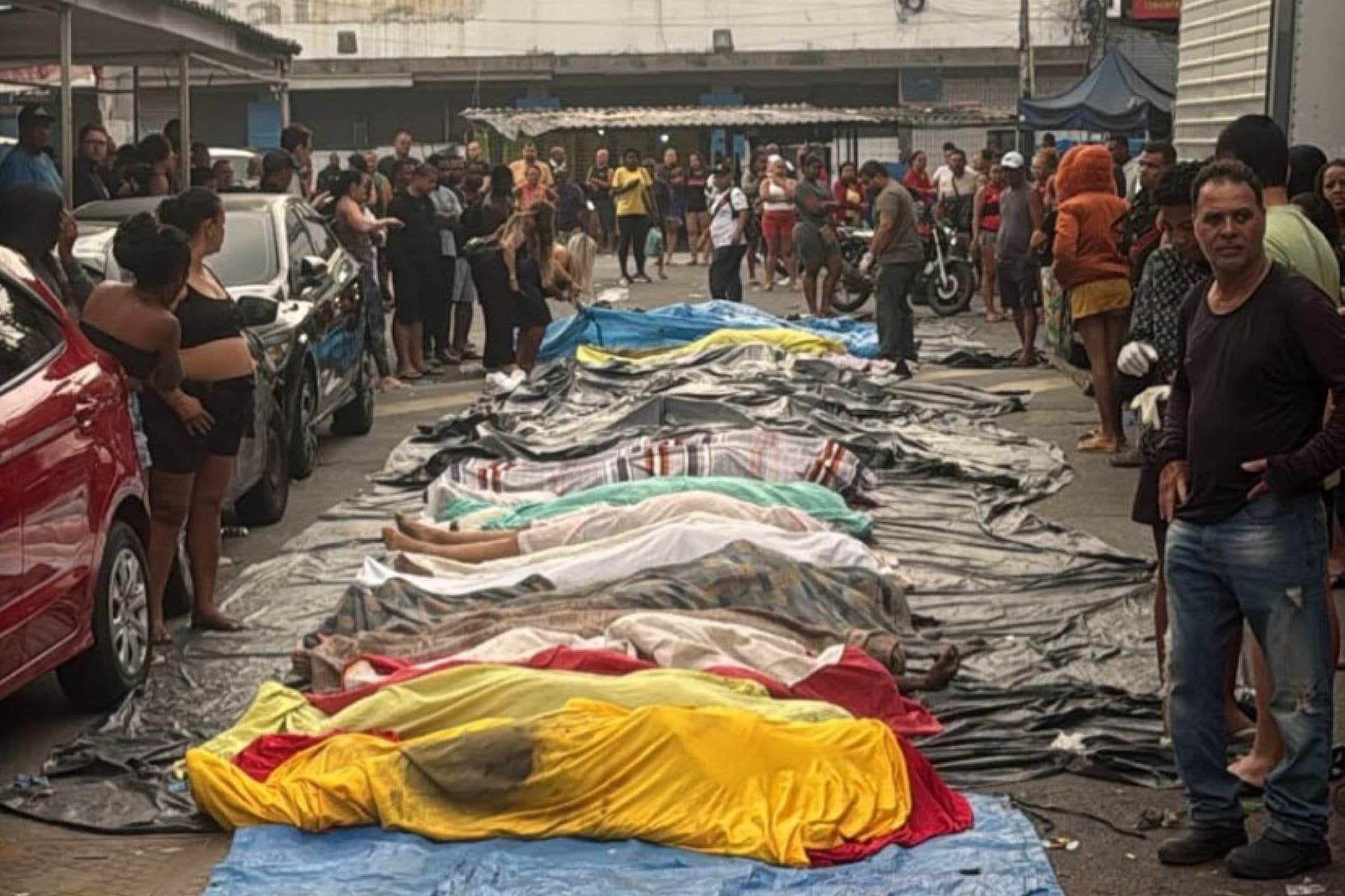 Vecinos recuperaron y los trasladaron a la plaza de la favela