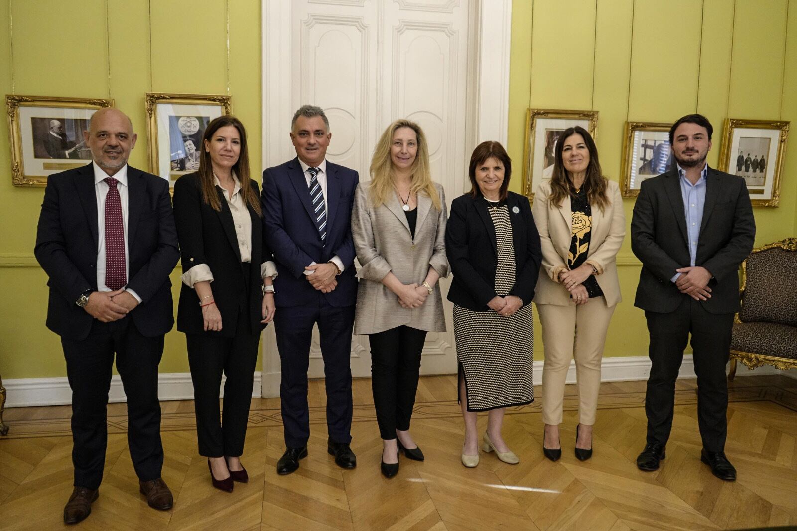 Con Karina Milei a la cabeza, Sebastián Pareja y Patricia Bullrich oficializaron en la acuerdo entre el mileísmo y el PRO Libertad.