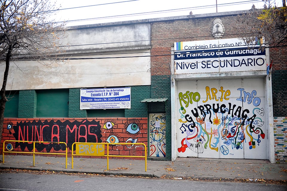 El frente de la secundaria del complejo Gurruchaga, en Salta entre Cafferata e Iriondo.