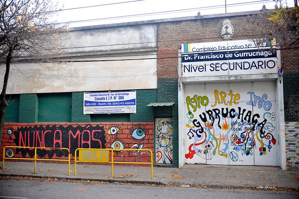 El frente de la secundaria del complejo Gurruchaga, en Salta entre Cafferata e Iriondo.