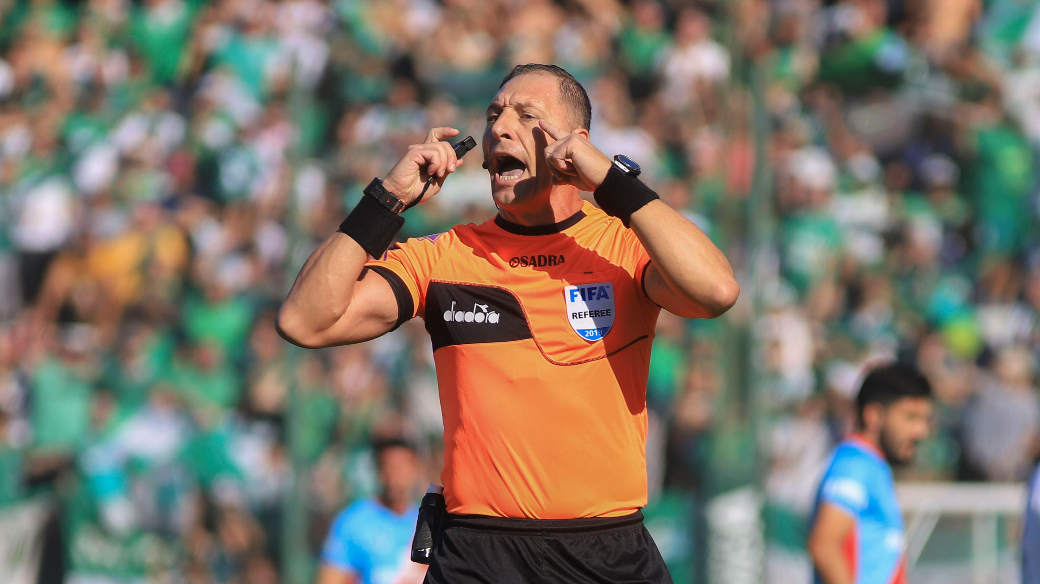 El árbitro mundialista Néstor Pitana.