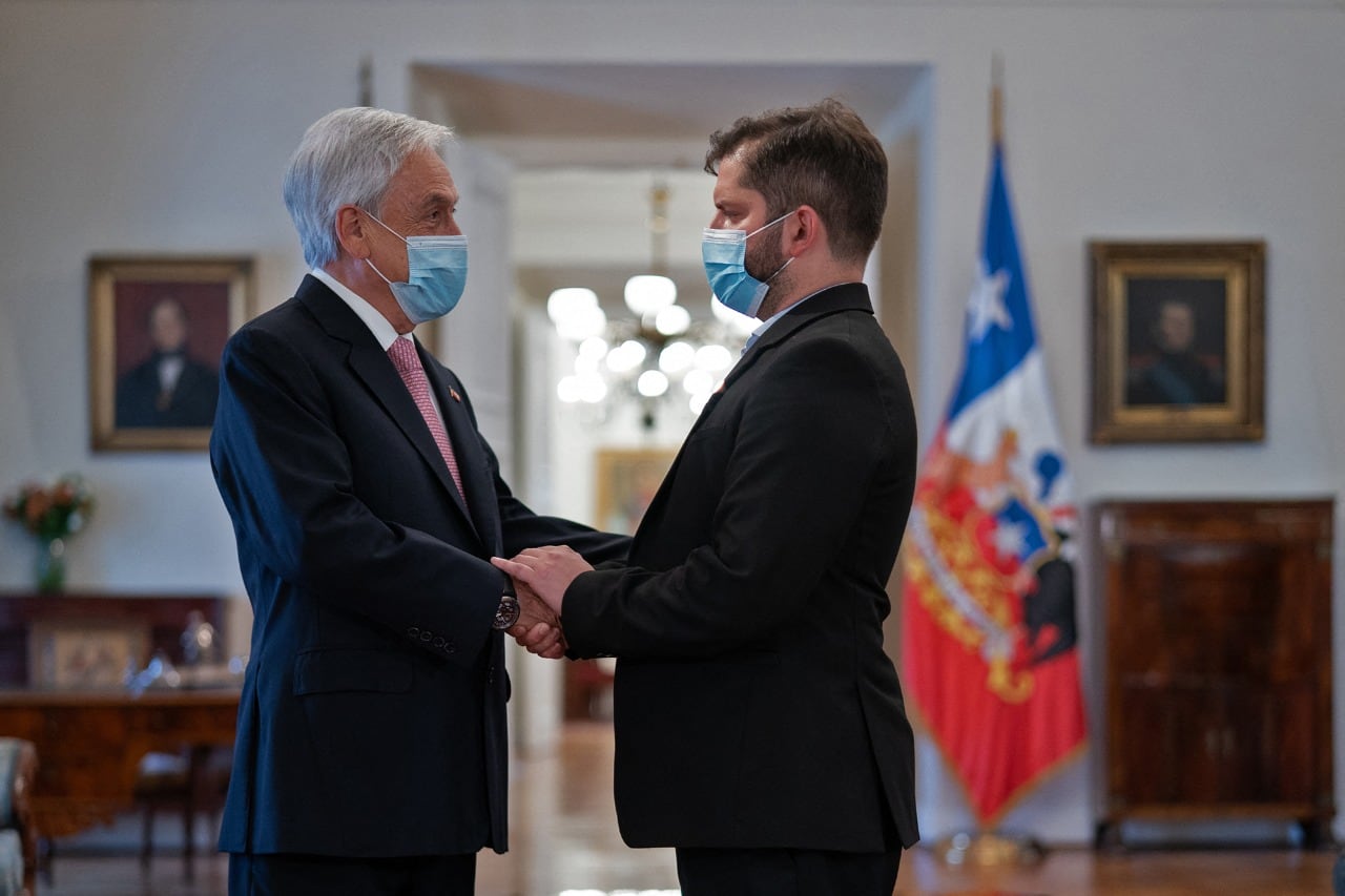 Piñera y Boric se reunieron en el Palacio de la Moneda el 20 de diciembre para iniciar la transición.