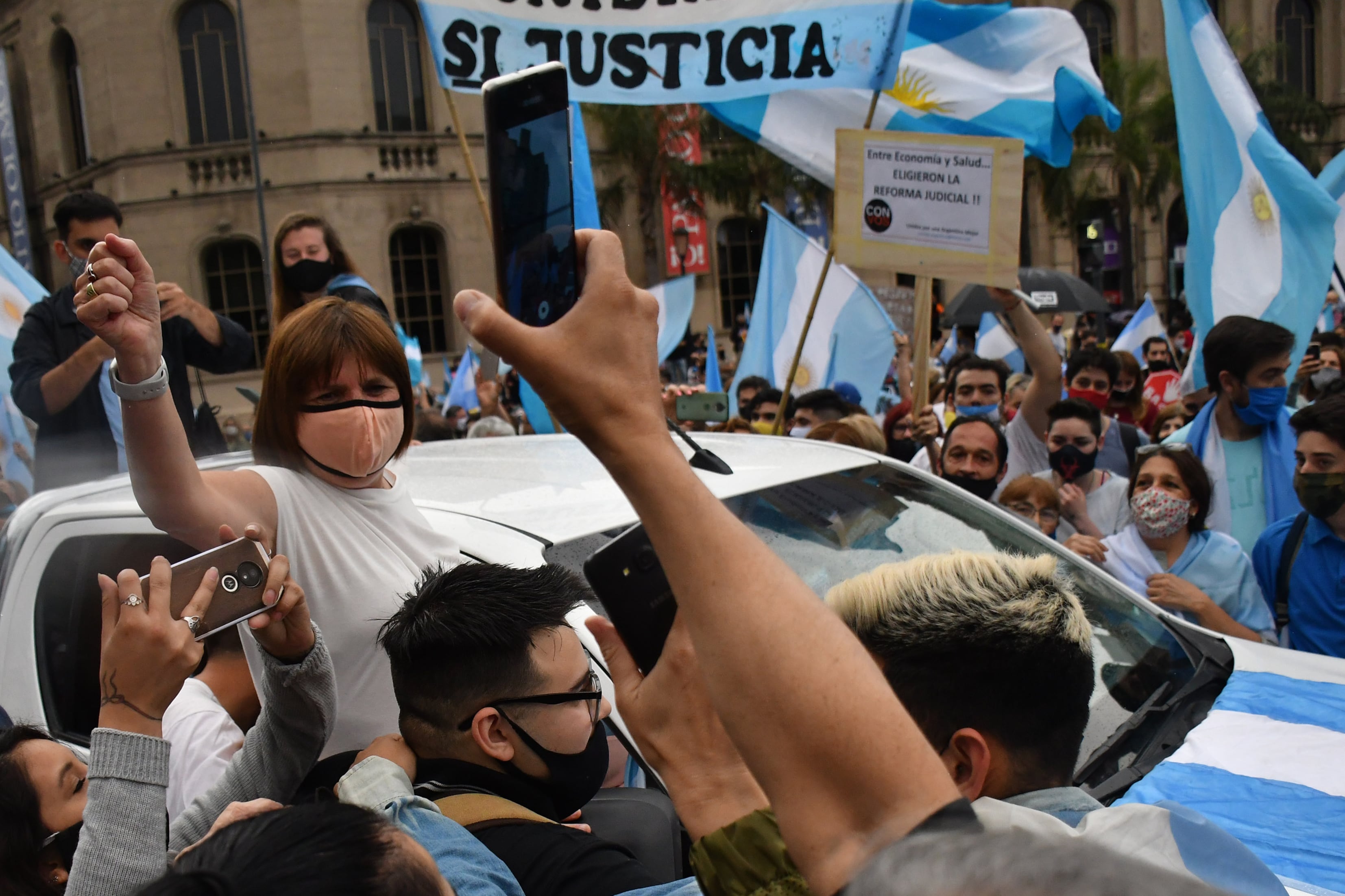 Patricia Bullrich desmentida.