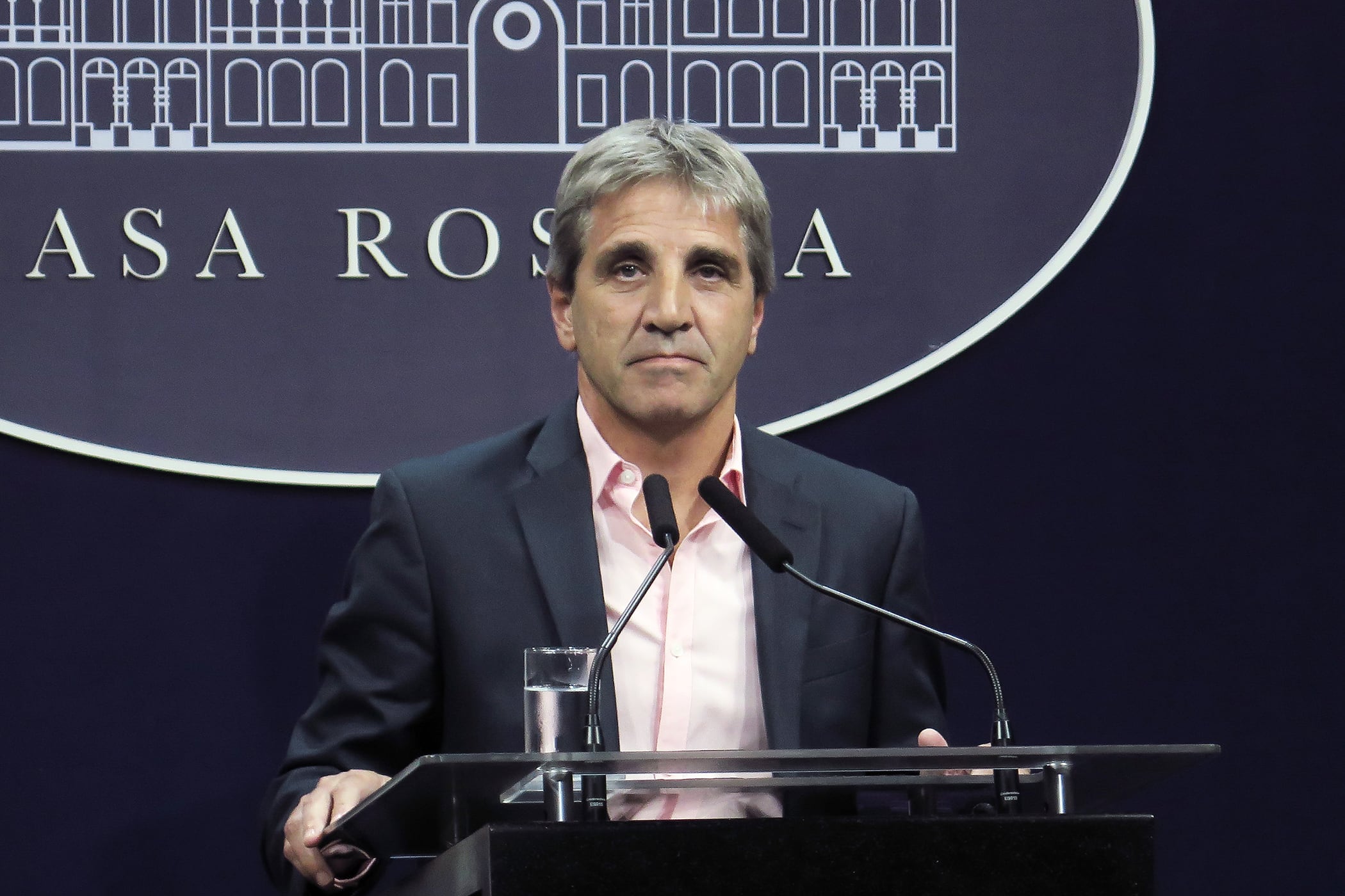 Luis Caputo sacó de la galera "la competencia fiscal", otra arma blanca de doble filo