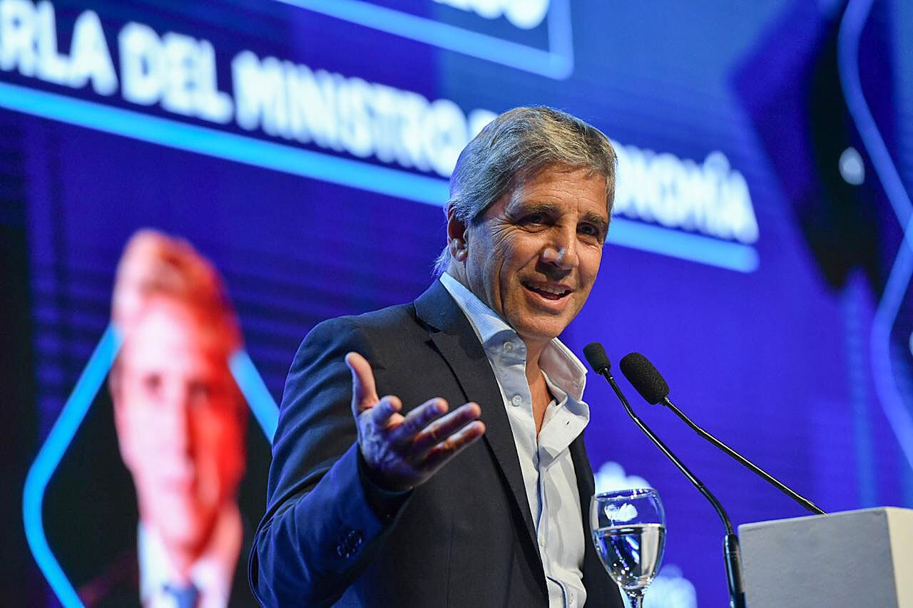 Caputo, en su exposición en la Universidad Austral