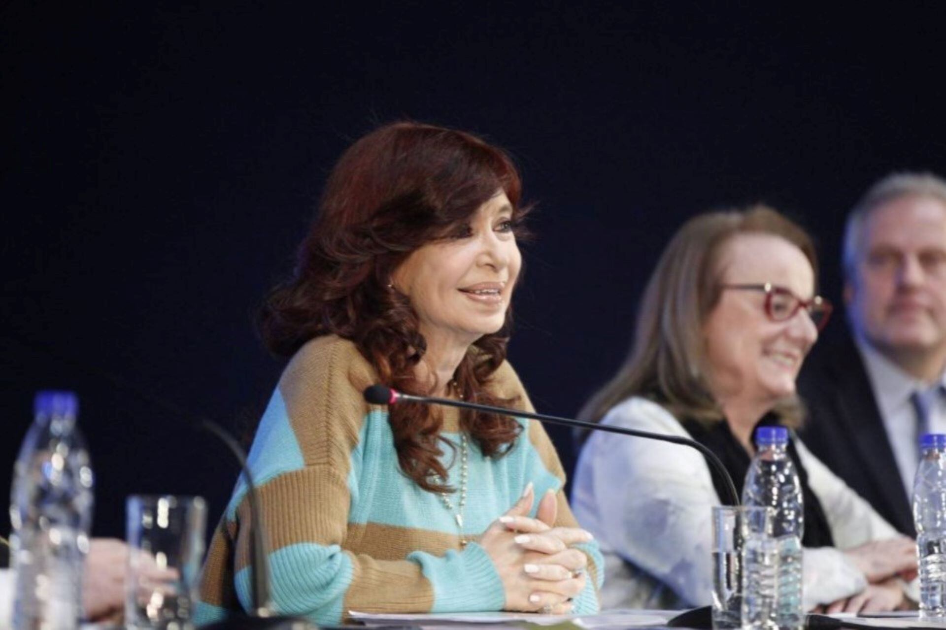 Cristina Fernández volvió sobre la necesidad de rever las políticas de los planes sociales. (Foto: Prensa CFK)