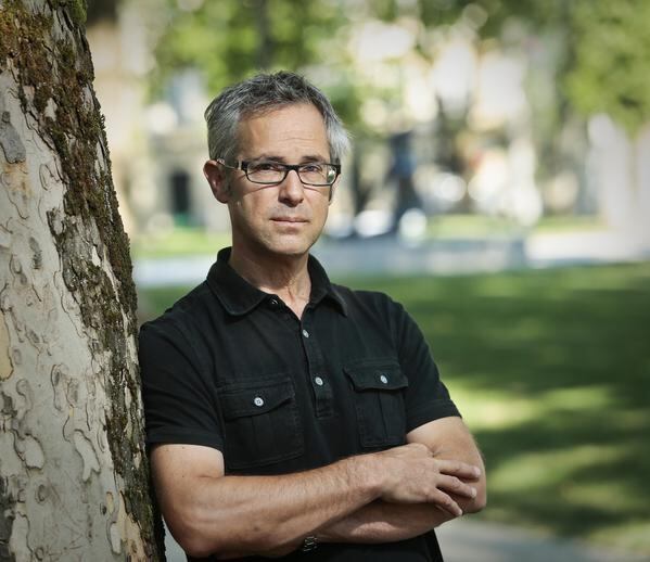 Des Freedman hablará en la UNQ sobre medios y neoliberalismo.