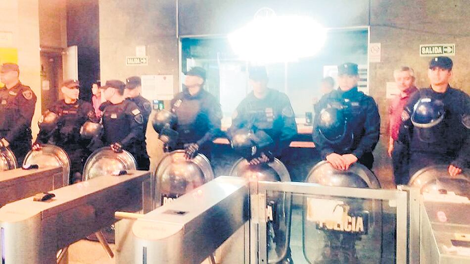 Los uniformados levantaron la medida tras la convocatoria a una reunión del jefe de la Federal.