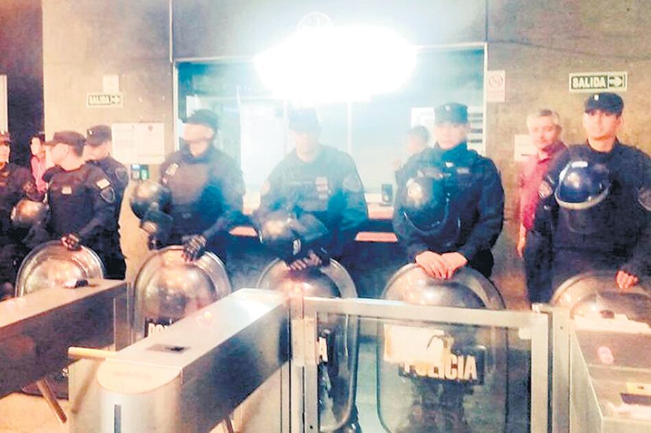 Los uniformados levantaron la medida tras la convocatoria a una reunión del jefe de la Federal.