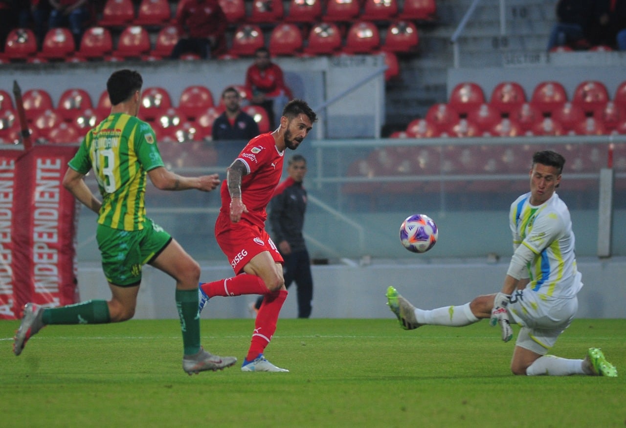Ferreyra convierte el primero del Rojo, que obtuvo una anhelada victoria